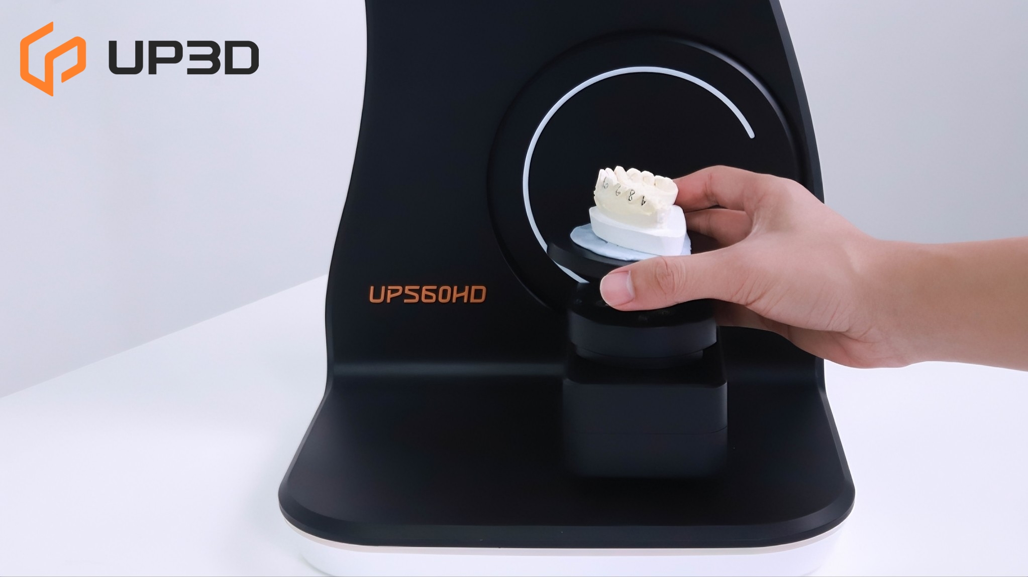 UP560HD lab scanner scanning a dental model with high precision for dental labs